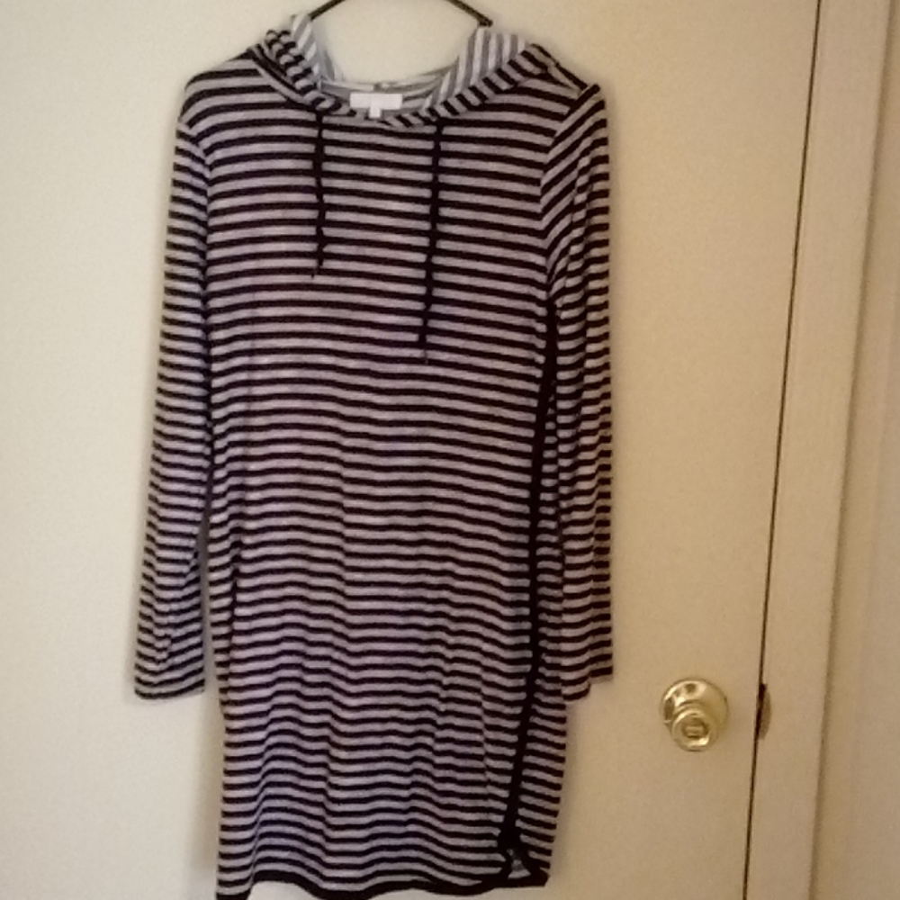 Long sleeve black and grey hooded dress